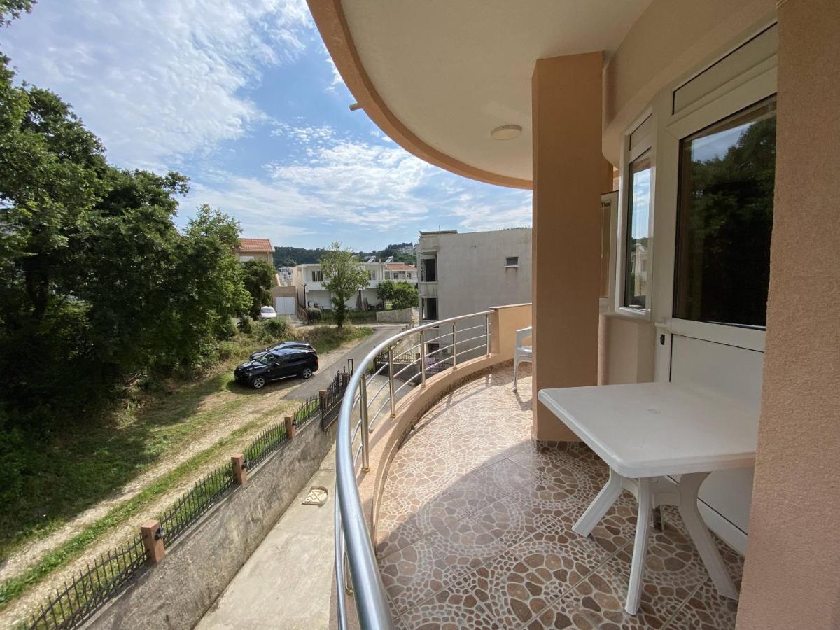 אולסינץ' Guest House Koliqi - Hotel & Apartments מראה חיצוני תמונה