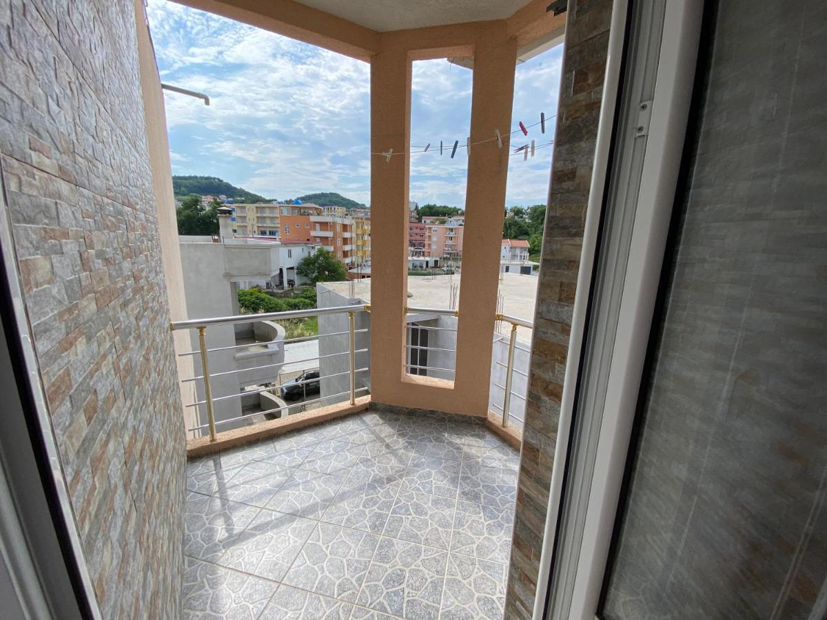 אולסינץ' Guest House Koliqi - Hotel & Apartments מראה חיצוני תמונה
