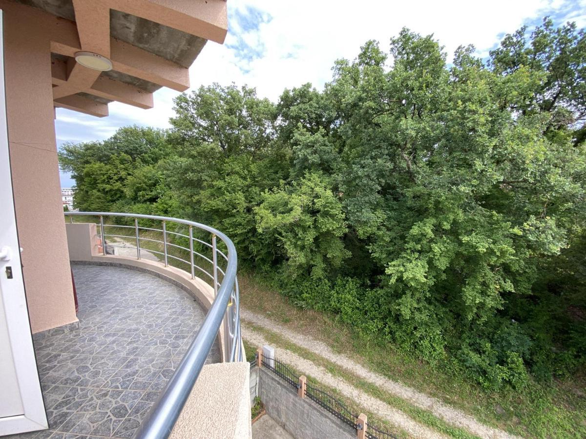 אולסינץ' Guest House Koliqi - Hotel & Apartments מראה חיצוני תמונה