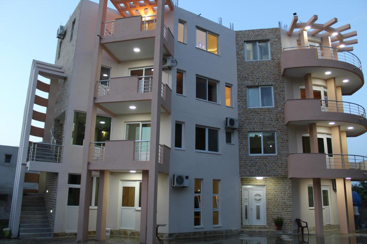 אולסינץ' Guest House Koliqi - Hotel & Apartments מראה חיצוני תמונה