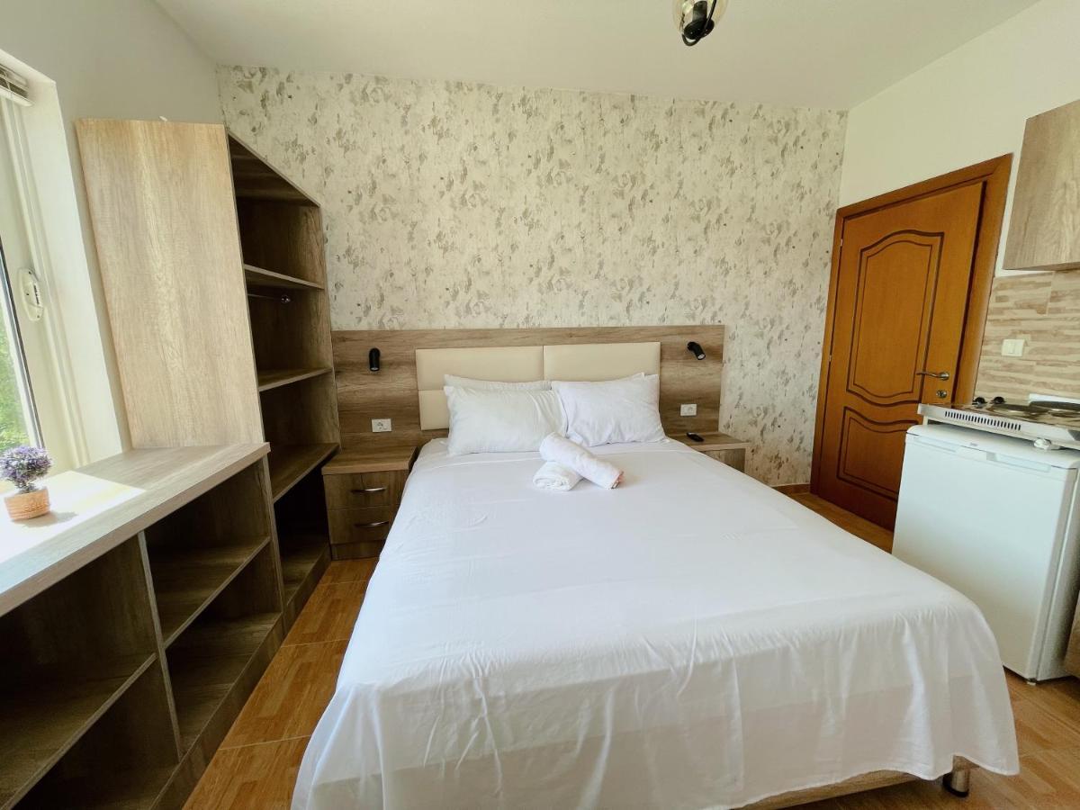 אולסינץ' Guest House Koliqi - Hotel & Apartments מראה חיצוני תמונה