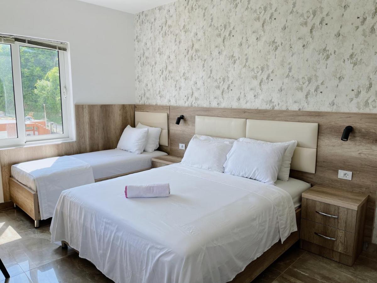 אולסינץ' Guest House Koliqi - Hotel & Apartments מראה חיצוני תמונה