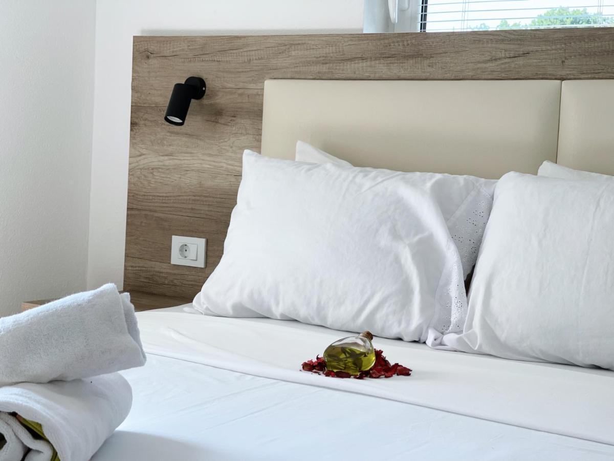 אולסינץ' Guest House Koliqi - Hotel & Apartments מראה חיצוני תמונה