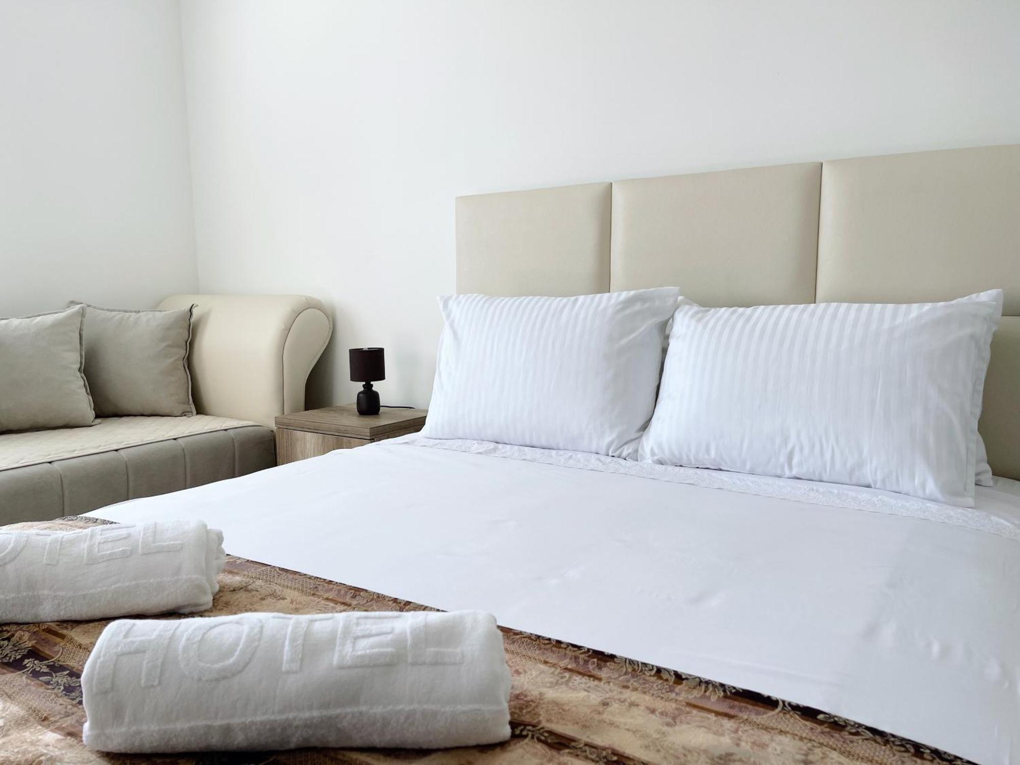 אולסינץ' Guest House Koliqi - Hotel & Apartments מראה חיצוני תמונה