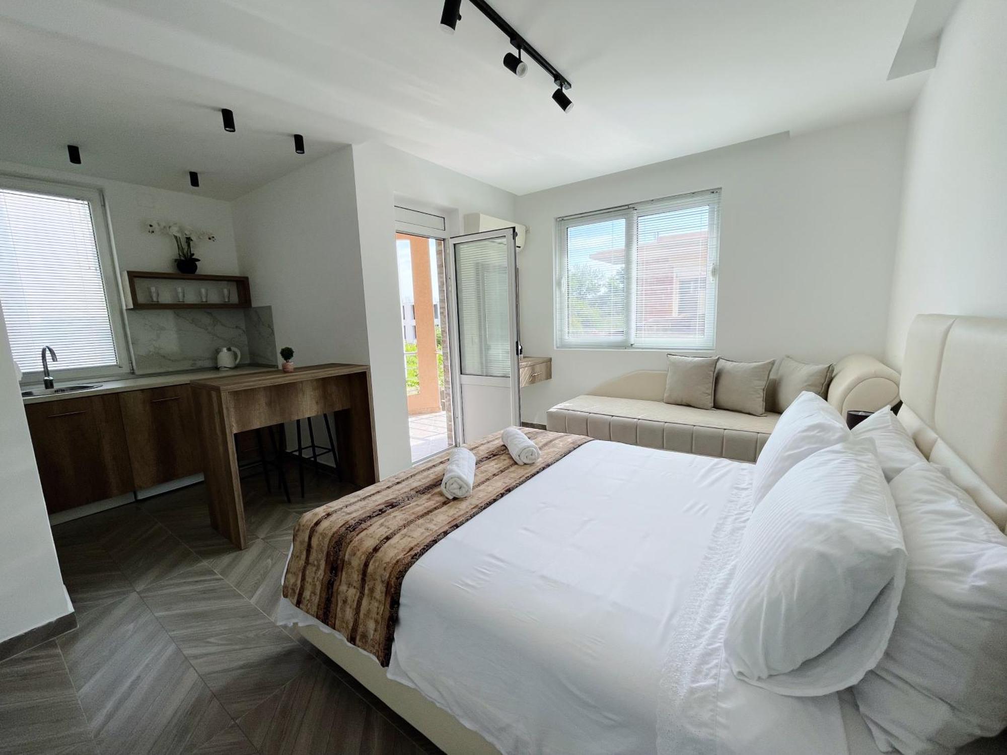 אולסינץ' Guest House Koliqi - Hotel & Apartments מראה חיצוני תמונה