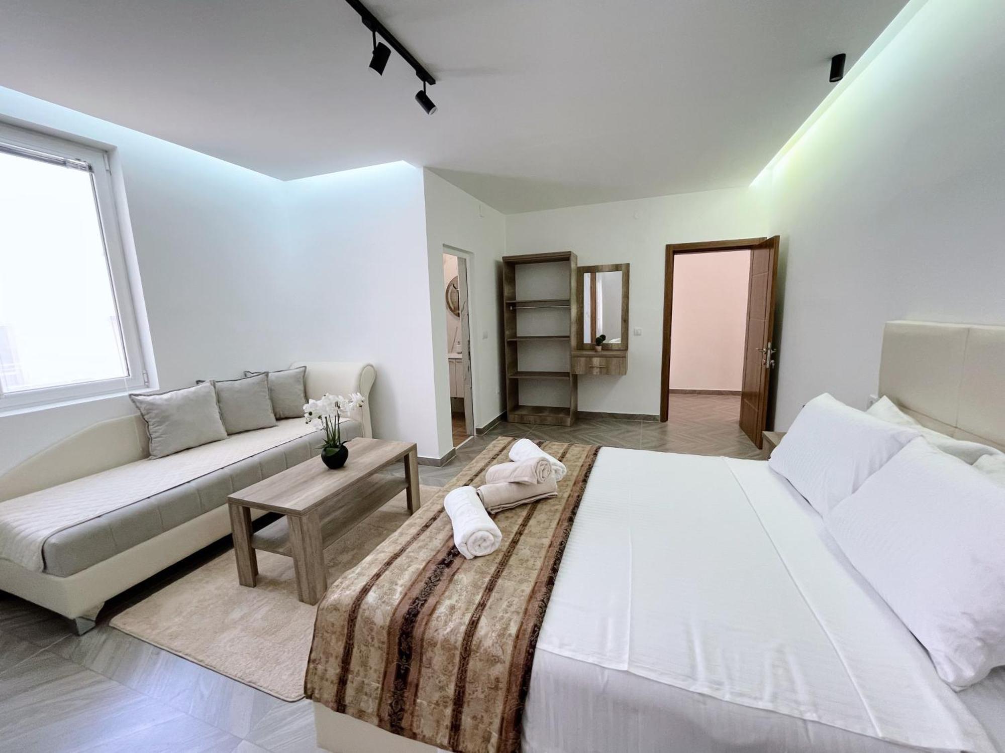 אולסינץ' Guest House Koliqi - Hotel & Apartments מראה חיצוני תמונה
