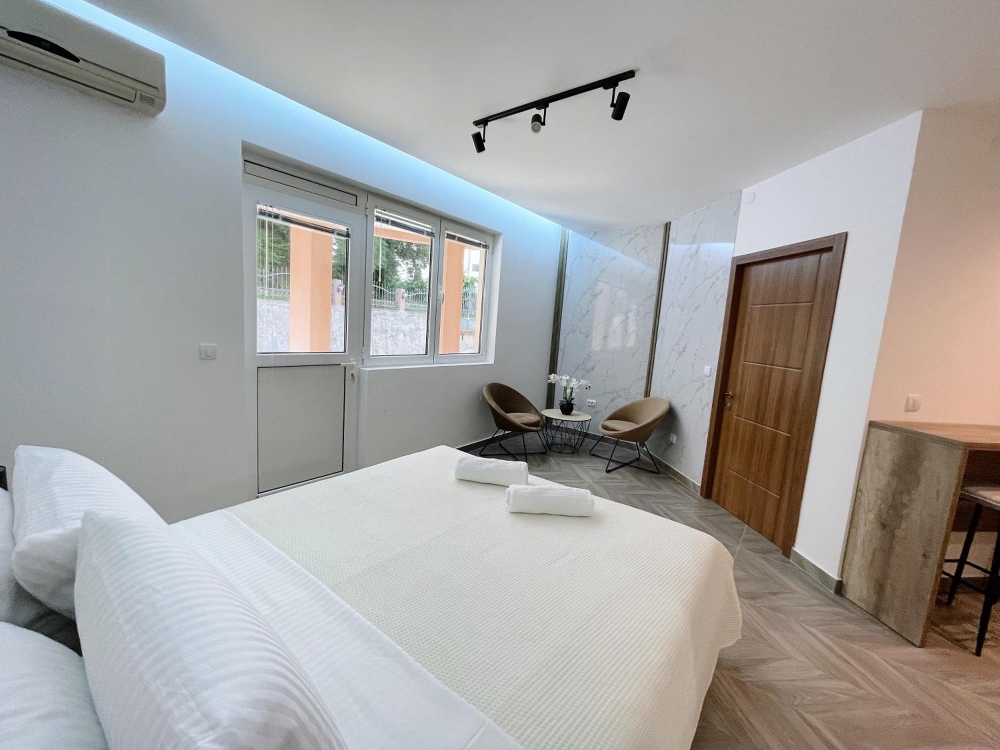 אולסינץ' Guest House Koliqi - Hotel & Apartments מראה חיצוני תמונה