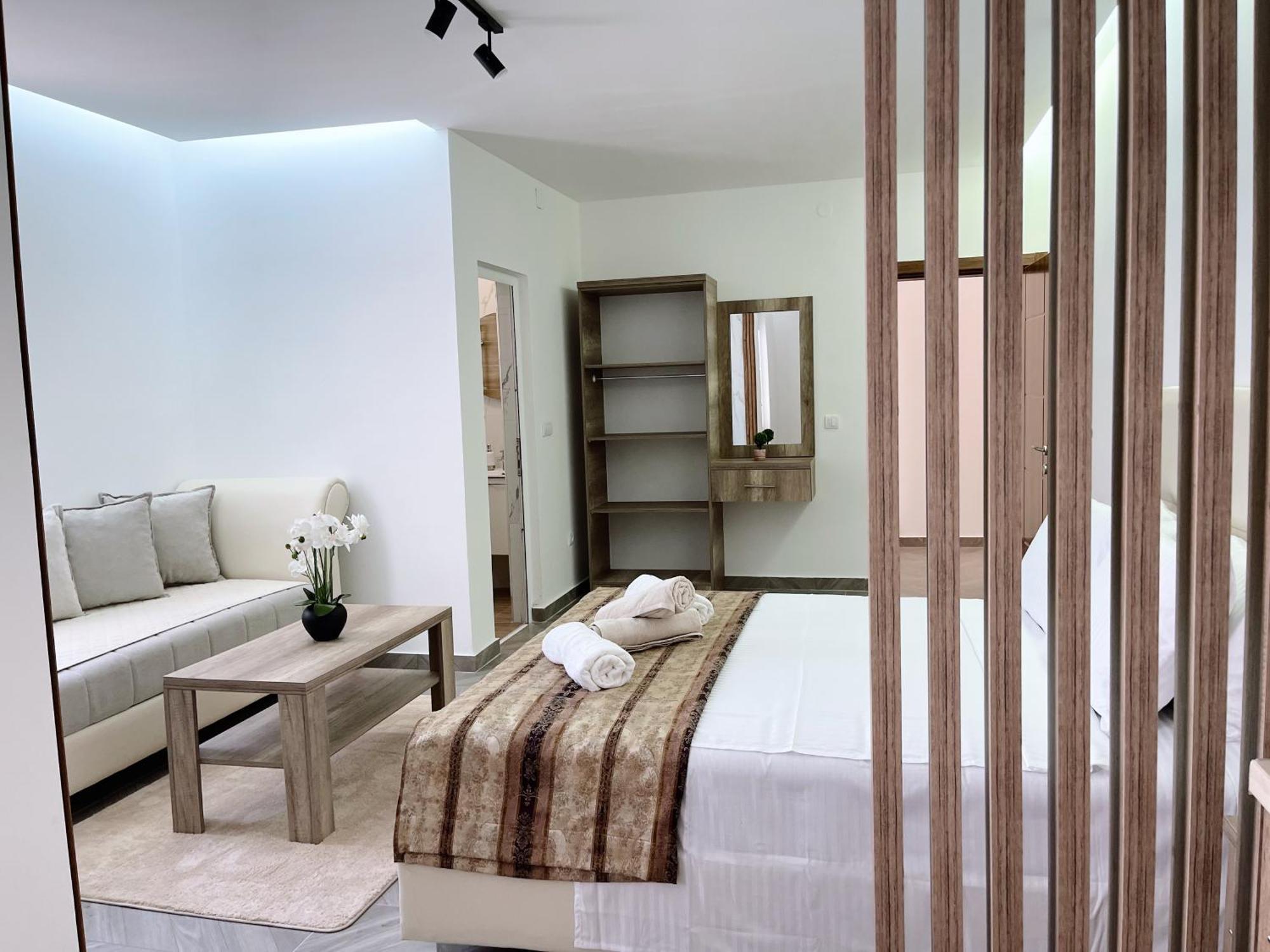 אולסינץ' Guest House Koliqi - Hotel & Apartments מראה חיצוני תמונה