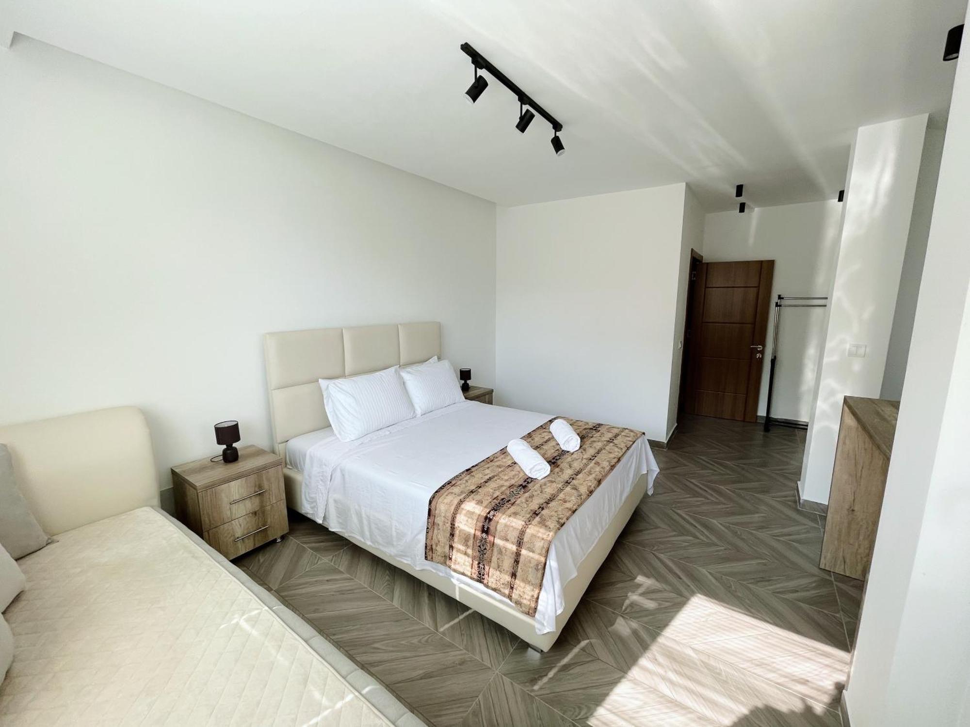 אולסינץ' Guest House Koliqi - Hotel & Apartments מראה חיצוני תמונה