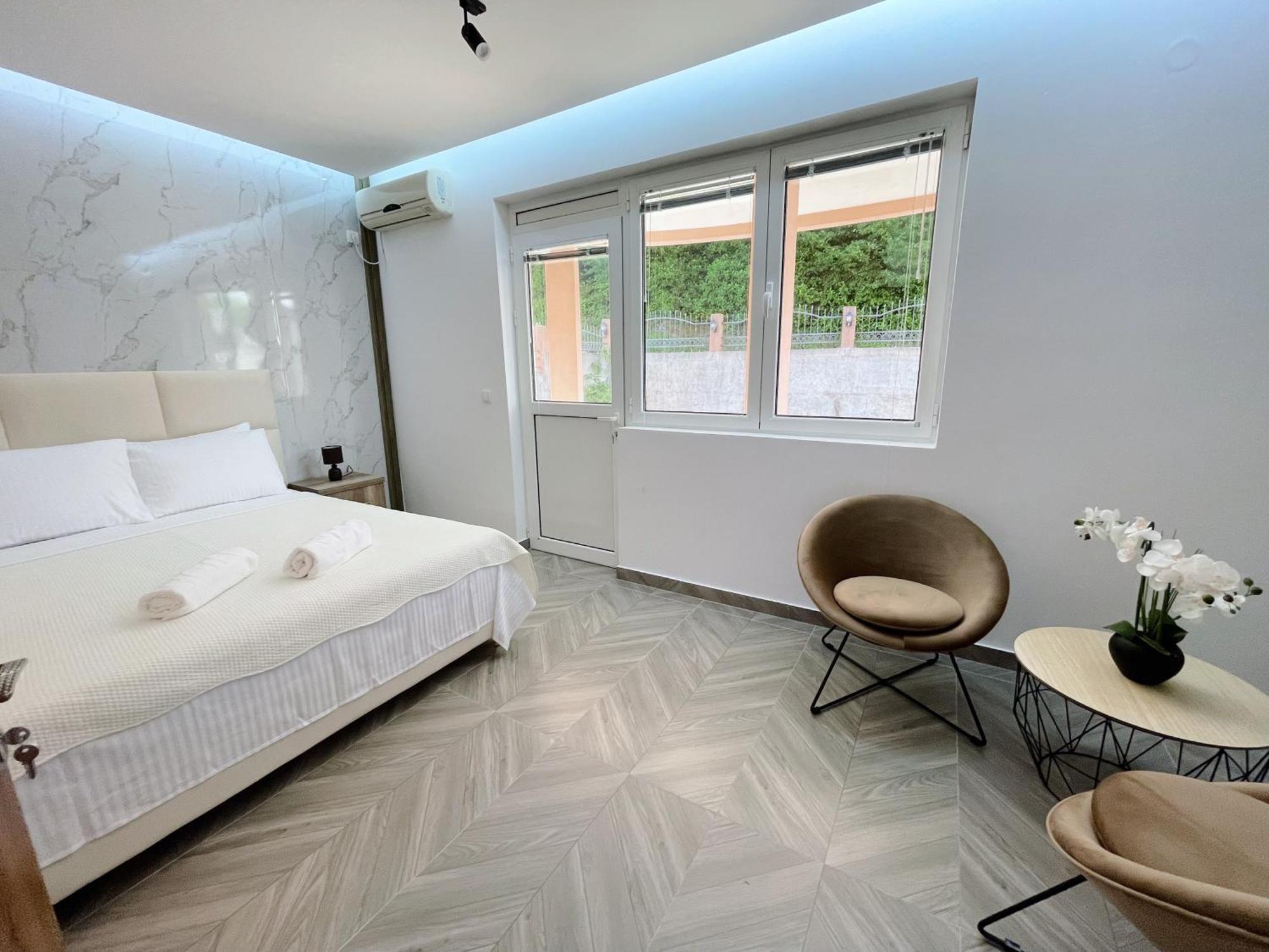 אולסינץ' Guest House Koliqi - Hotel & Apartments מראה חיצוני תמונה